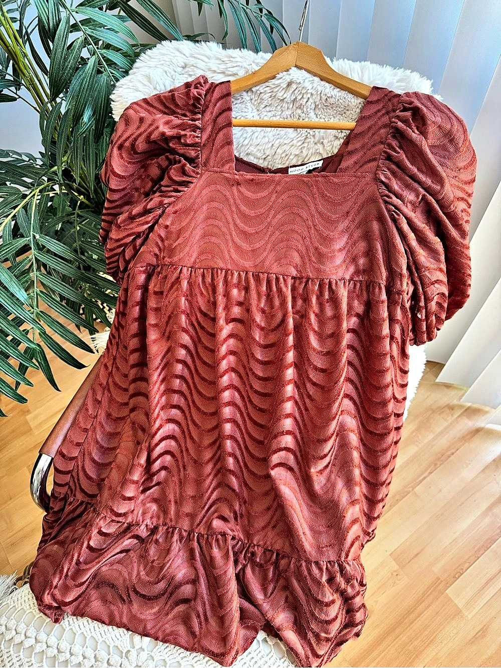 Moon River Abstract Mini Dress in Deep Orange Size Medium Like New
